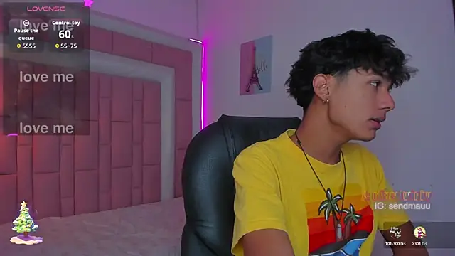 OliverTwinky online show from December 3, 1:28 pm