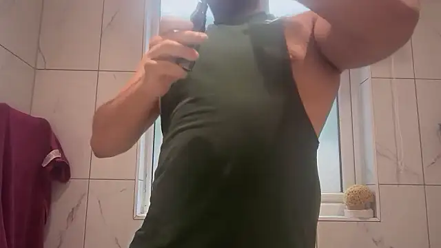 Snapshot of CloudyMuscleBeefy chatting on October 16, 4:26 pm CloudyMuscleBeefy online show from October 16, 4:26 pm