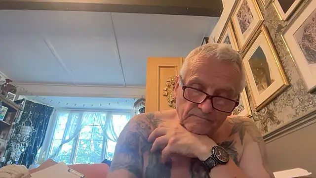 poggles online show from July 6, 3:03 pm