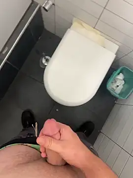 Snapshot of cihan_4141 chatting on September 20, 4:07 pm cihan 4141 online show from September 20, 4:07 pm