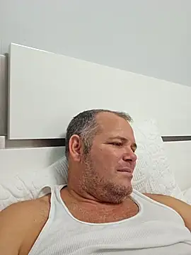cubanitofeliz40 online show from April 13, 9:04 pm