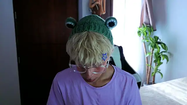 taichi bluy online show from December 2, 8:12 pm