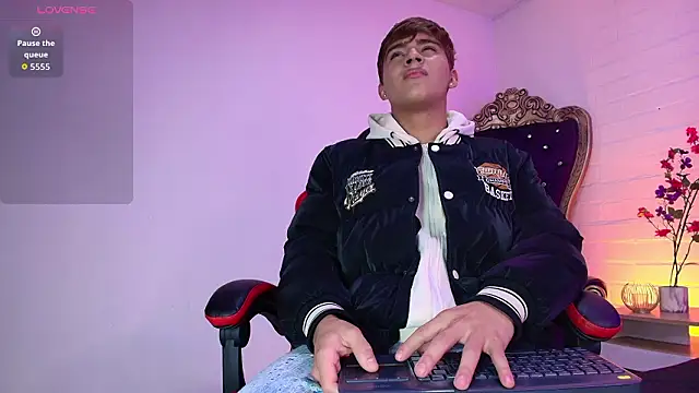 Lucass love online show from March 25, 1:04 pm