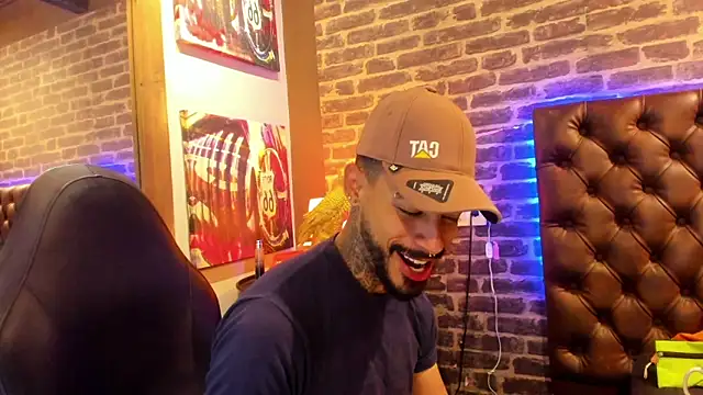 VinzenzRizzo online show from October 30, 6:04 am