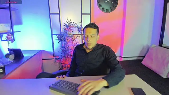 Dustin Sonne online show from February 28, 4:00 am