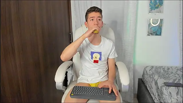 ThiagooJames online show from October 4, 2:38 am