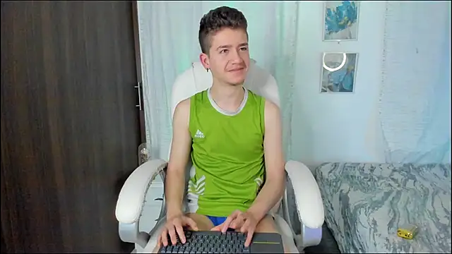 ThiagooJames online show from October 2, 5:22 am