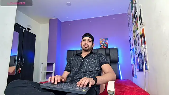 ashtoncooperr online show from November 11, 7:52 pm