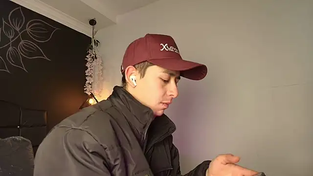 Aleecandrews online show from November 18, 7:06 pm