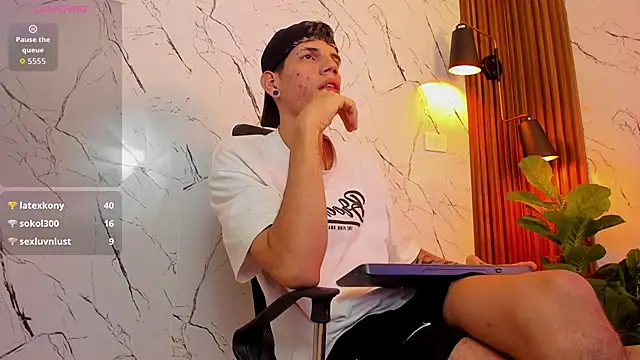 david huge online show from November 22, 1:27 am