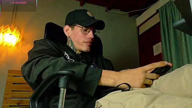 david huge online show from April 3, 3:36 am