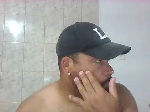 OliveiraSeven online show from April 30, 8:57 pm