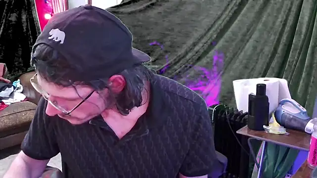 MasterDaddyCool online show from October 14, 12:50 am