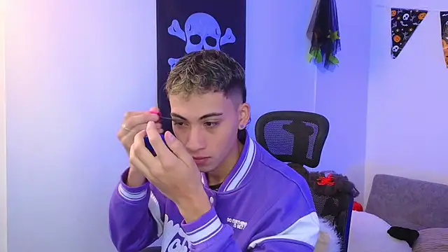 yulian vasquez online show from October 13, 12:33 pm