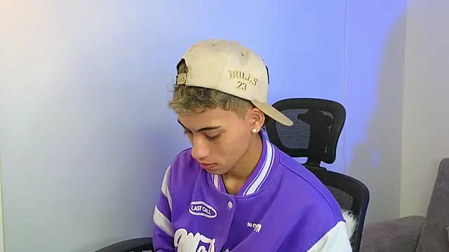 yulian vasquez online show from October 4, 12:54 pm