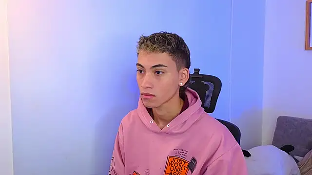 yulian vasquez online show from October 8, 12:53 pm