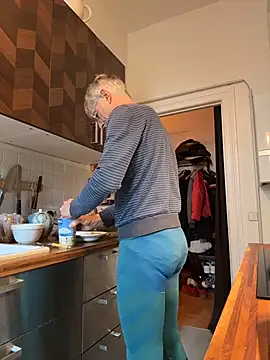 SexyLeon8 online show from December 18, 8:21 am