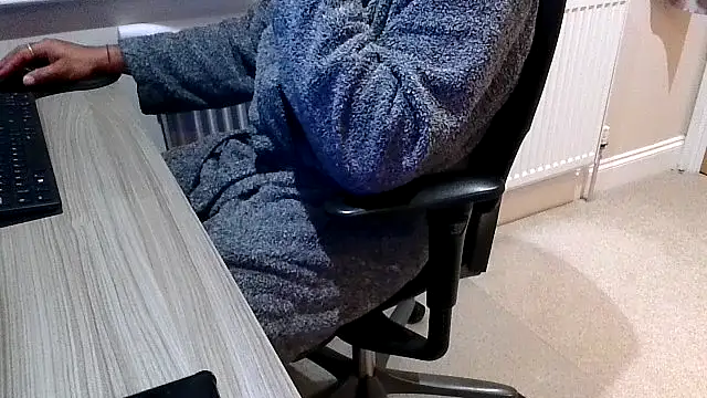 rogamuffin online show from April 5, 9:44 pm