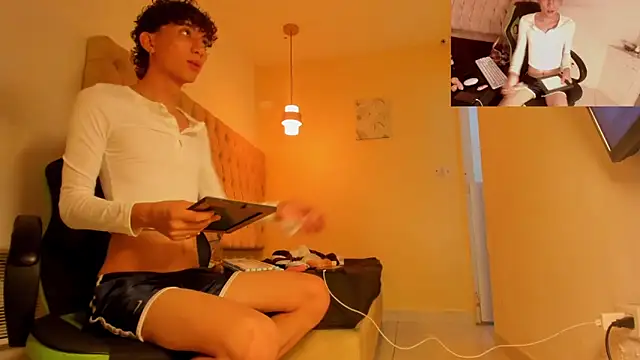 Darkknightx01 online show from October 2, 1:31 am