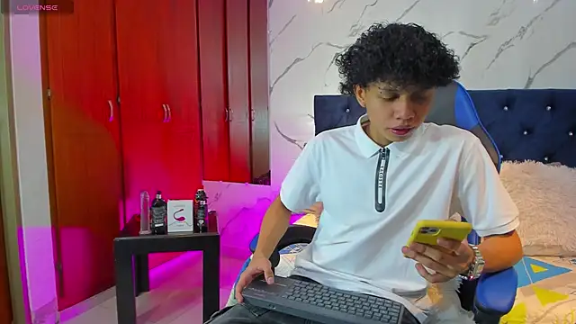  taylor black online show from February 5, 9:33 pm