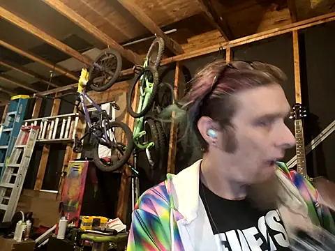 Snapshot of thejuicybacon chatting on October 21, 5:21 am thejuicybacon online show from October 21, 5:21 am