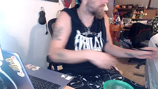 Snapshot of thejuicybacon chatting on September 15, 7:15 pm thejuicybacon online show from September 15, 7:15 pm