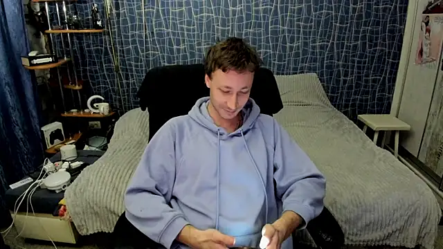 CuteBoy228 online show from April 12, 5:14 pm