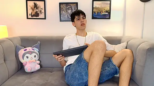 TWINKS FRIENDS online show from April 14, 1:22 pm