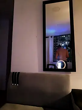 Hiroshi Shen online show from December 17, 11:11 pm