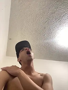 Camachito332 online show from March 29, 11:27 pm