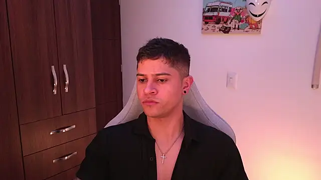 domsantiago  online show from October 19, 1:43 am