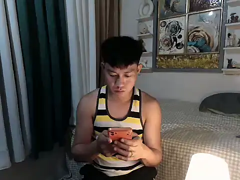 xshyboyx online show from May 29, 1:32 pm