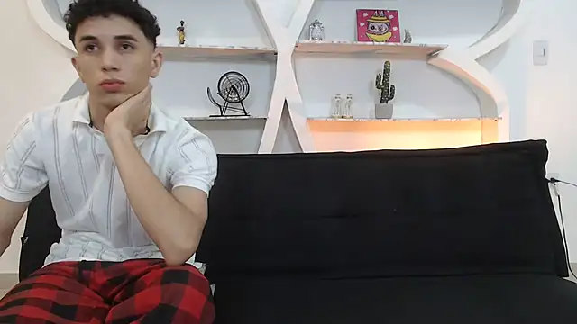 RED EMPIRE online show from November 21, 4:22 am