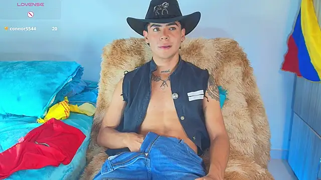 CamiiGuzmanX online show from July 4, 7:50 pm