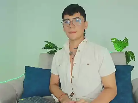 Snapshot of CamiiGuzmanX chatting on September 16, 5:36 pm CamiiGuzmanX online show from September 16, 5:36 pm