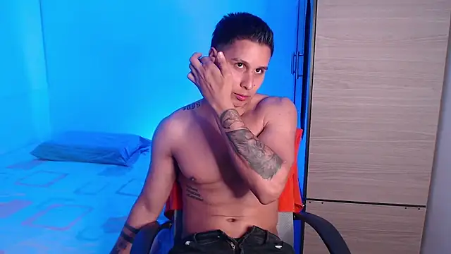 Snapshot of valentinosex1 chatting on September 18, 11:07 pm valentinosex1 online show from September 18, 11:07 pm