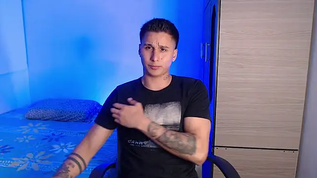 Snapshot of valentinosex1 chatting on October 20, 11:19 pm valentinosex1 online show from October 20, 11:19 pm