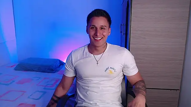 valentinosex1 online show from February 6, 11:34 pm