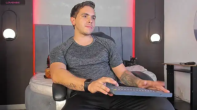 Liam walk  online show from February 11, 8:25 pm