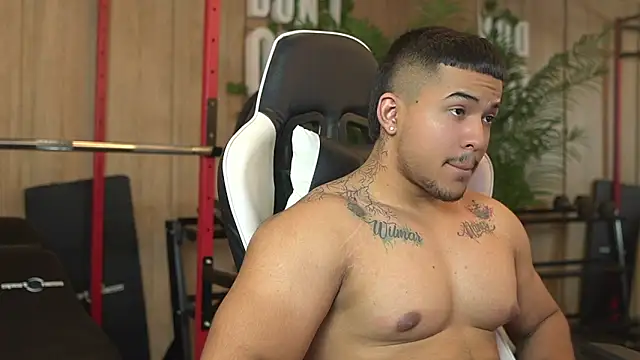 Thiago Valente online show from May 19, 1:56 am