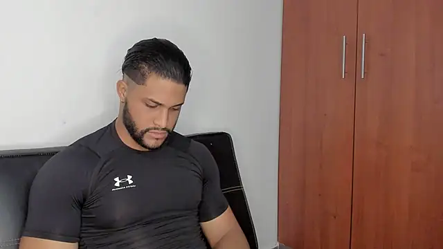 Snapshot of Pier_Simons chatting on October 13, 10:21 am Pier Simons online show from October 13, 10:21 am