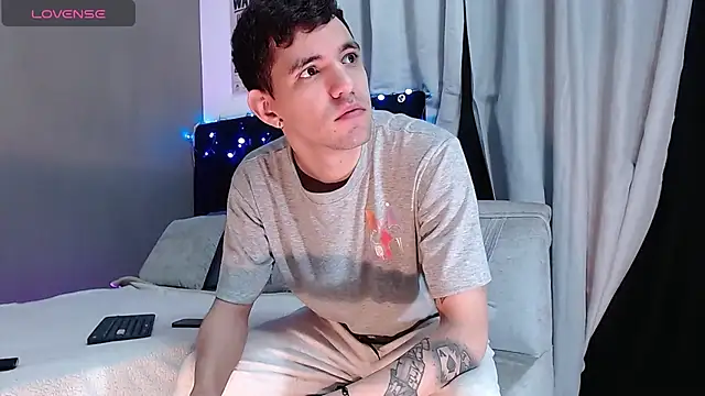 Matteo12  online show from November 29, 6:15 am