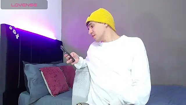 Matteo12  online show from February 19, 2:19 am