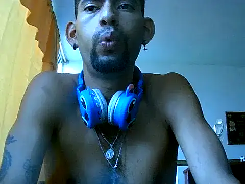 Negritohot2828 online show from April 10, 2:46 pm