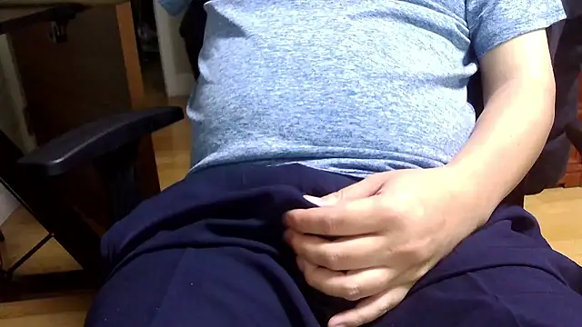 starvingo2002 online show from December 14, 3:57 am