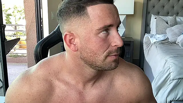 brettmycles28 online show from October 21, 11:18 pm