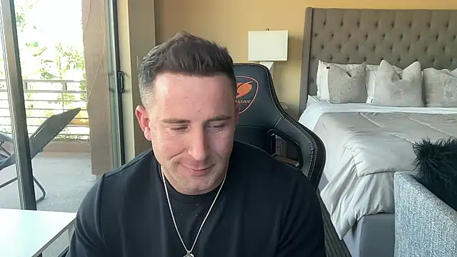 brettmycles28 online show from October 1, 9:52 pm