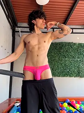 felix  star online show from December 3, 9:32 pm