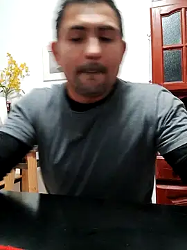 Snapshot of Bradd_32 chatting on October 20, 2:48 am Bradd 32 online show from October 20, 2:48 am
