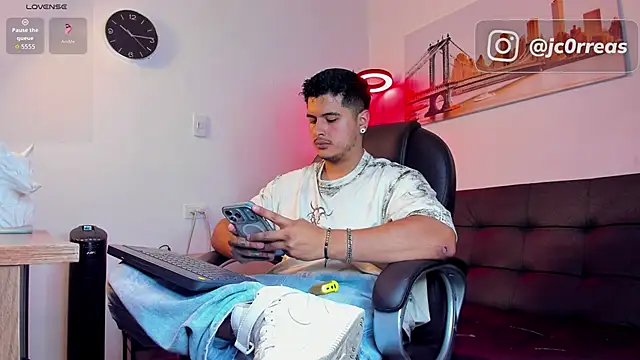  Juanes online show from January 17, 9:05 pm